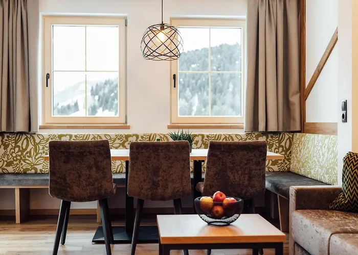 Alpenheimat Laurschhof 招待所 4*