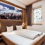 Alpenheimat Laurschhof 4* Fiss